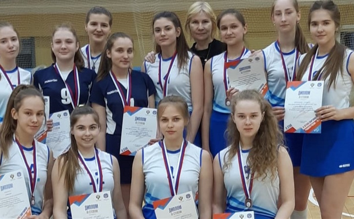 Сахалинские волейболистки взяли бронзу волейбольного турнира в Хабаровске