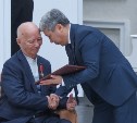 Губернатор поздравил с 90-летним юбилеем нивхского писателя Владимира Санги