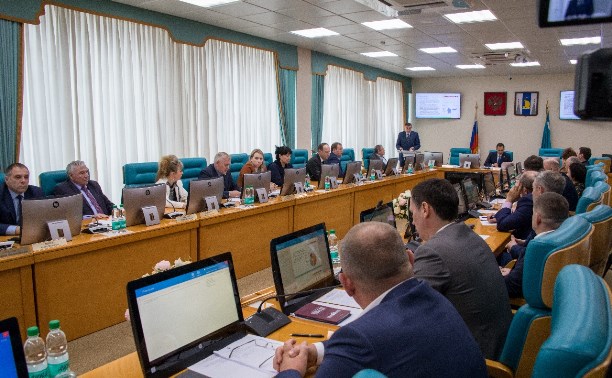 На ремонт сахалинских дорог выделят дополнительно 5,3 миллиарда рублей На ремонт сахалинских дорог выделят дополнительно 5,3 миллиарда рублей