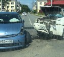 Автомобиль Nissan X-Trail серьёзно пострадал в ДТП в Южно-Сахалинске