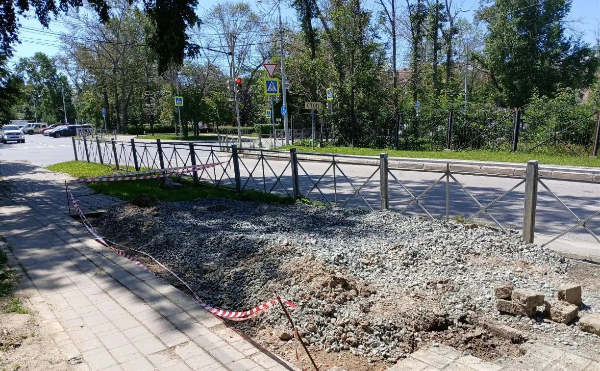 Виновных привлекут к ответственности за нарушение сроков благоустройства на улице Амурской в Южно-Сахалинске