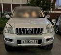 В Южно-Сахалинске неизвестный врезался в "Прадик" и скрылся - розыск
