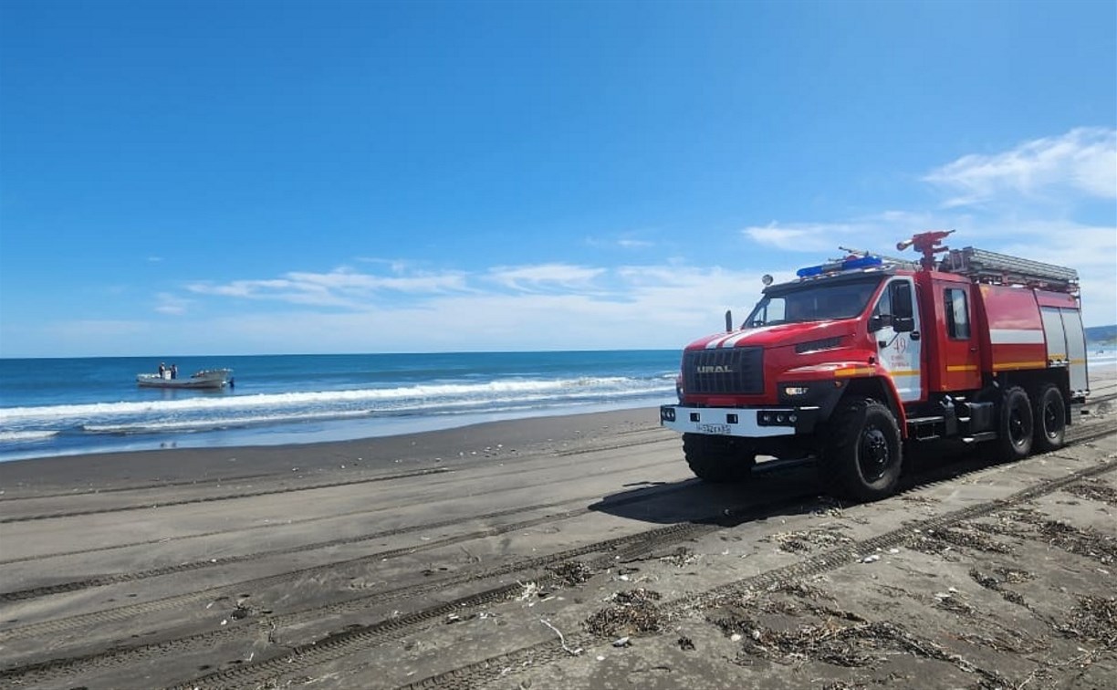 В Южно-Курильске водный мотоцикл вместе с водителем и пассажиром унесло в море 