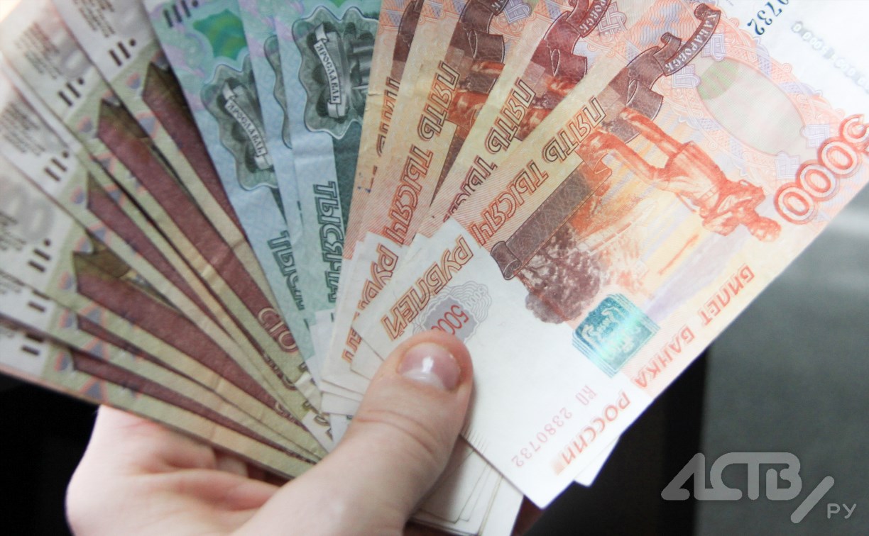 Сахалинка пыталась снять 2 миллиона рублей, но сотрудник банка распознал "след" мошенников