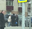 Очевидец: автобус для перевозки инвалидов попал в ДТП в Южно-Сахалинске