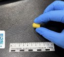 Инспекторы ДПС нашли мефедрон в носках у нервного водителя на Сахалине 