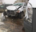Автомобиль скорой помощи попал в ДТП в Южно-Сахалинске (+ фото и дополнение)