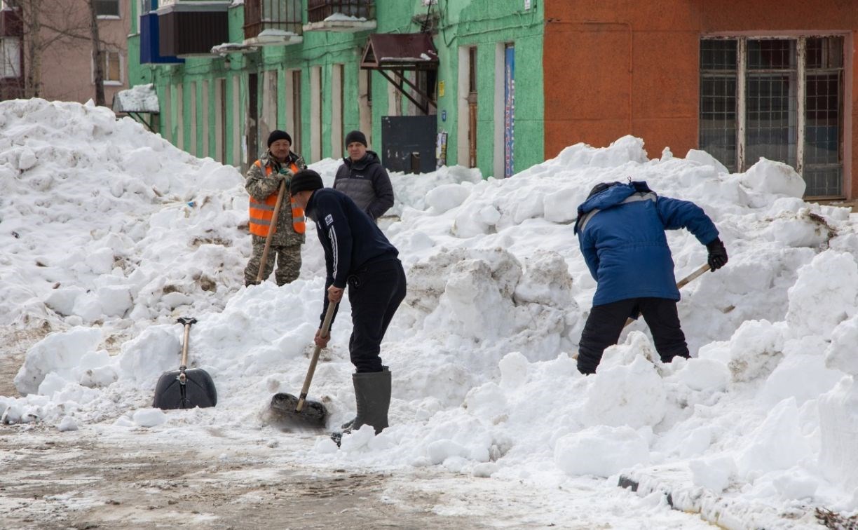 Сахалинские "управляйки" оштрафовали на 2,5 млн рублей за плохую расчистку дворов