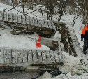 На Сахалине в упавшем в овраг бульдозере погиб 47-летний мужчина