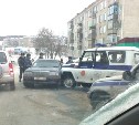 Для задержания пьяного водителя полицейские Корсакова открыли стрельбу по колесам автомобиля