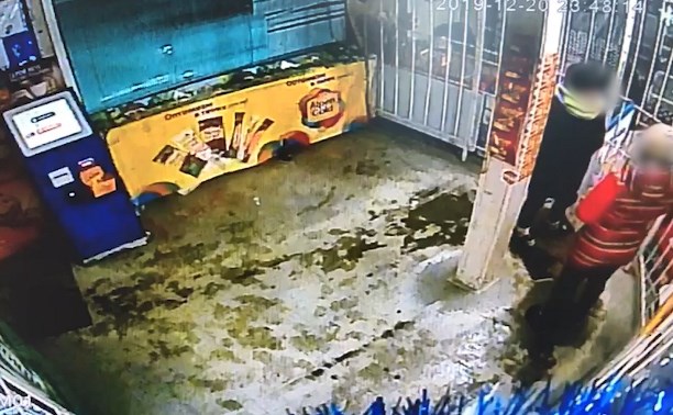 Двух сахалинок подозревают в краже кошелька с деньгами из машины