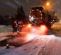 Улицы Южно-Сахалинска по ночам ремонтируют литым асфальтом