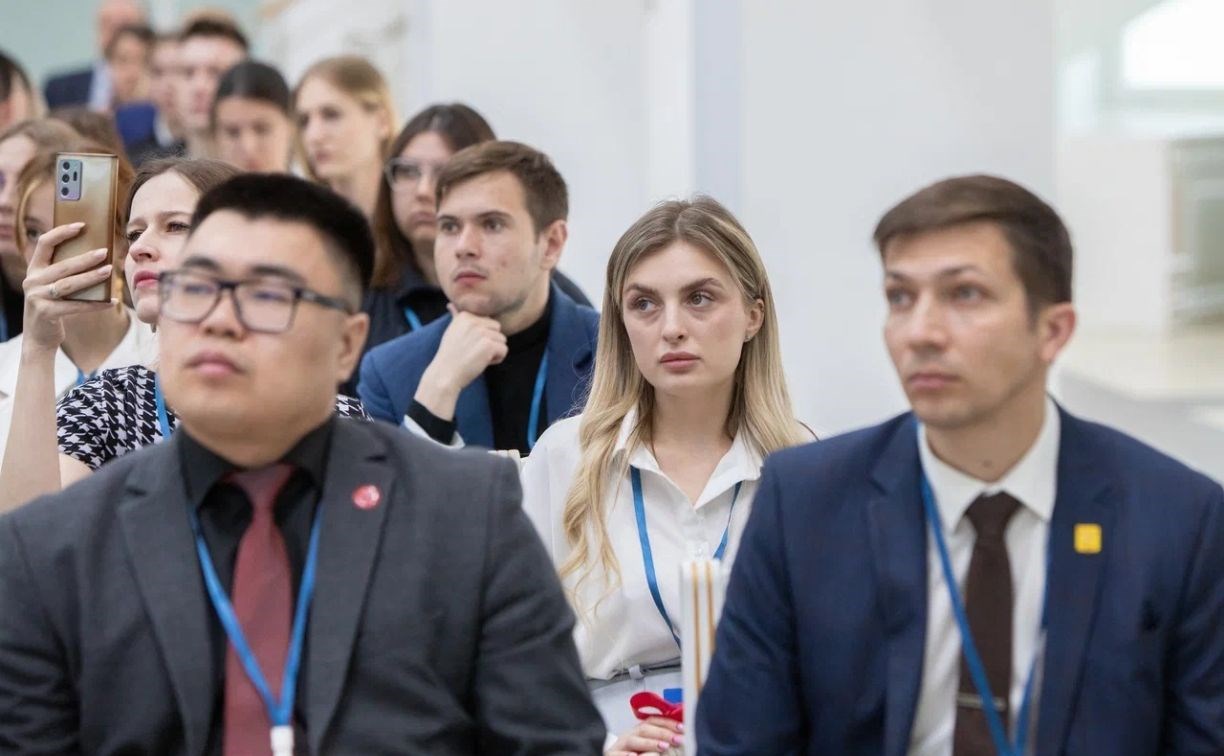 Дальневосточная молодёжь обсуждает на Сахалине, как развивать Россию