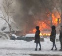 Барак загорелся на улице Железнодорожной в Южно-Сахалинске