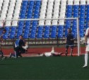 Власти Сахалинской области сыграли в футбол с командой оркестра Минобороны