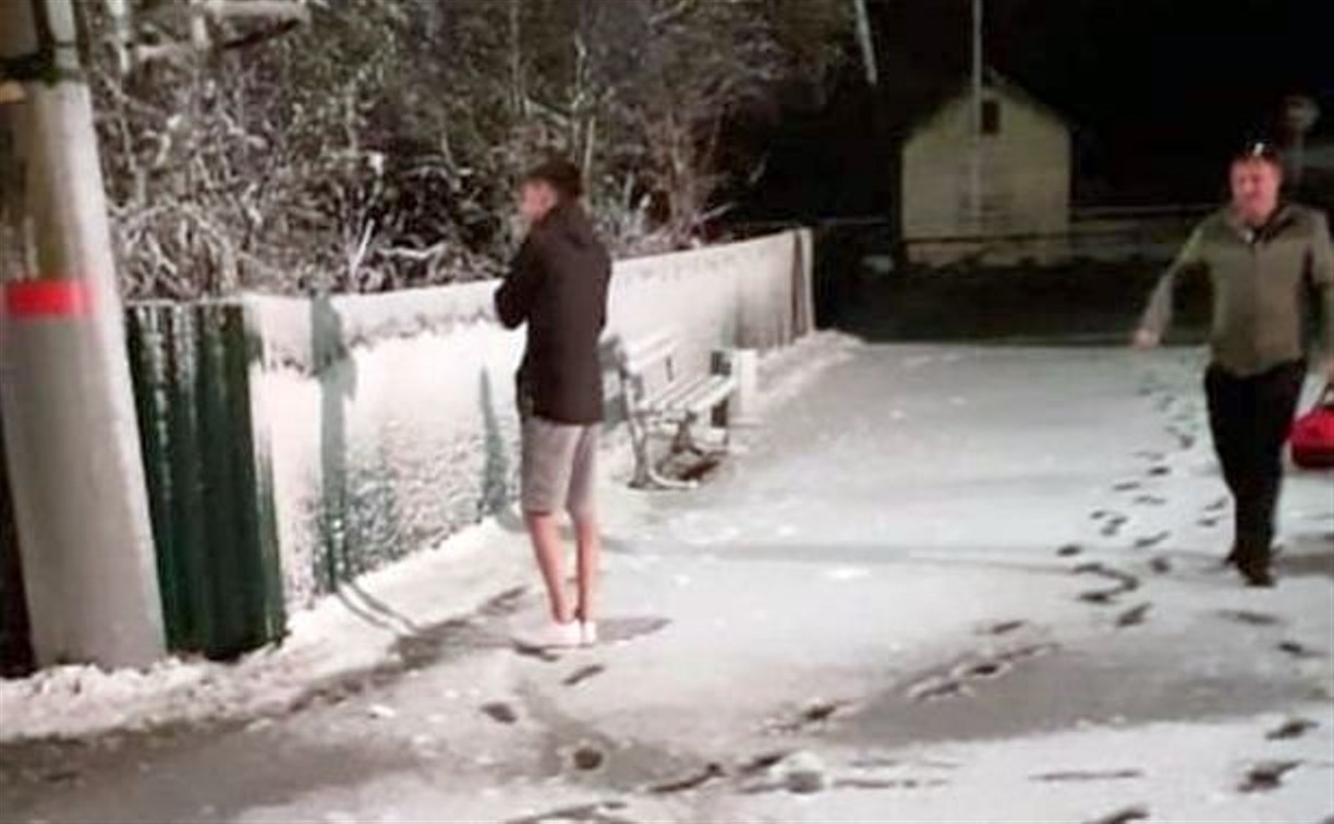 Сахалинцы не снимают шорты даже в первый снег