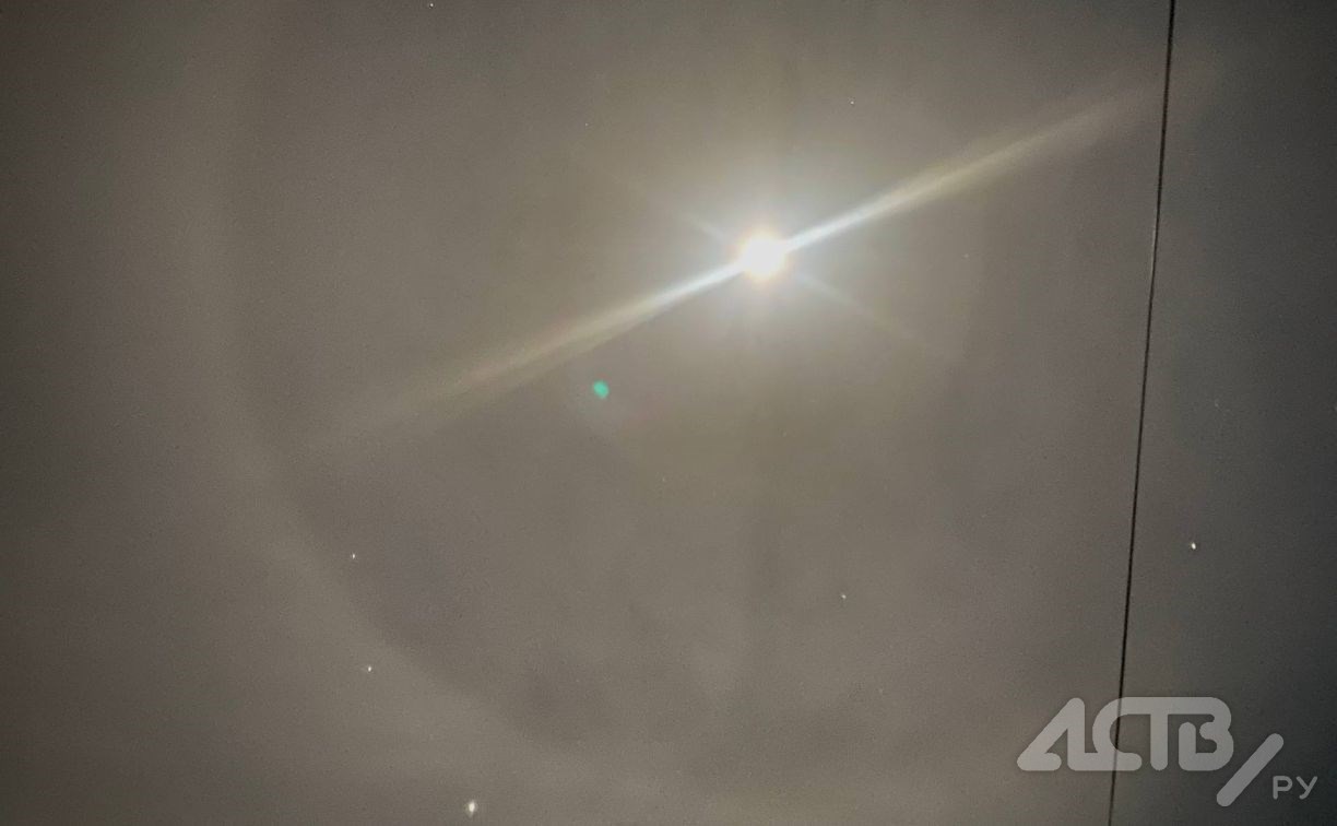 Лунное гало озарило небо на Сахалине