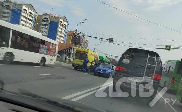 Suzuki SX4 сбил девочек на электросамокате в Южно-Сахалинске
