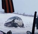 Два автомобиля вылетели в кювет в результате ДТП в пригороде Южно-Сахалинска