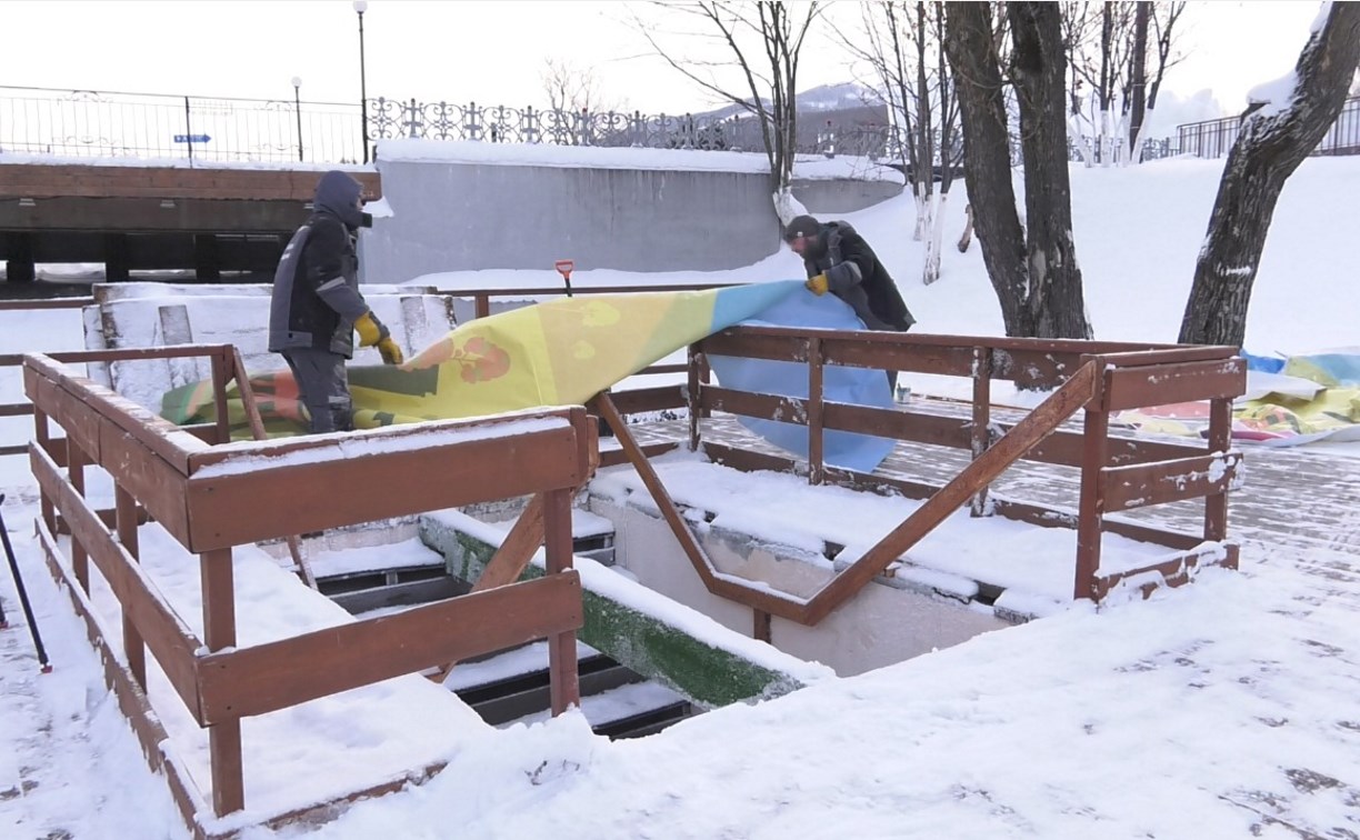 Купель в городском парке Южно-Сахалинска отремонтировали к Крещению