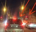Водители жалуются на пробки из-за "двойного" светофора на Ленина-Авиационной в Южно-Сахалинске