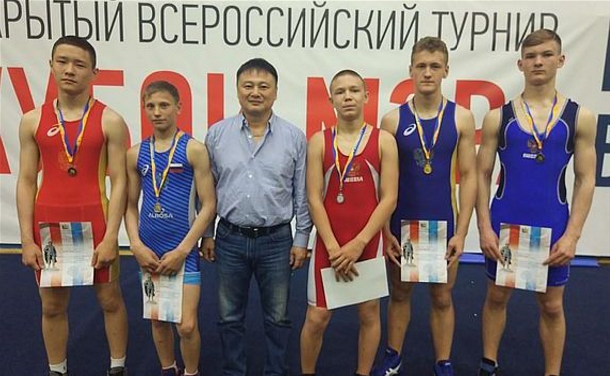 Сахалинские борцы завоевали пять медалей на открытом первенстве Хабаровска