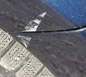 В Южно-Сахалинске неизвестный "разукрасил" автомобиль на парковке