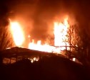 Пожарный пострадал во время тушения частного дома в Холмске 