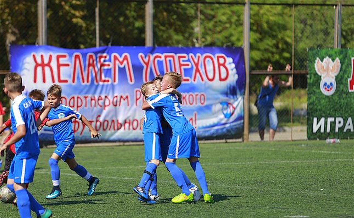 Сахалинские футболисты побеждают соперников в Краснодарском крае