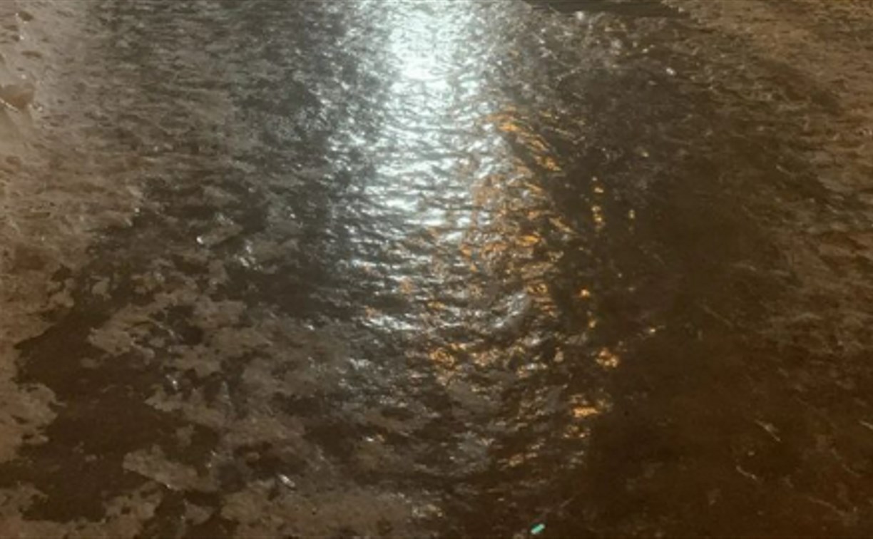 В Южно-Сахалинске обнаружили наледь на тротуарах