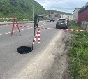 В Углегорске образовалась дыра на улице Приморской
