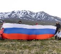 На Северных Курилах торжественно развернули флаг в честь Дня России