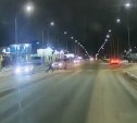 За секунду до: микроавтобус в Южно-Сахалинске едва не сбил школьника на "зебре"