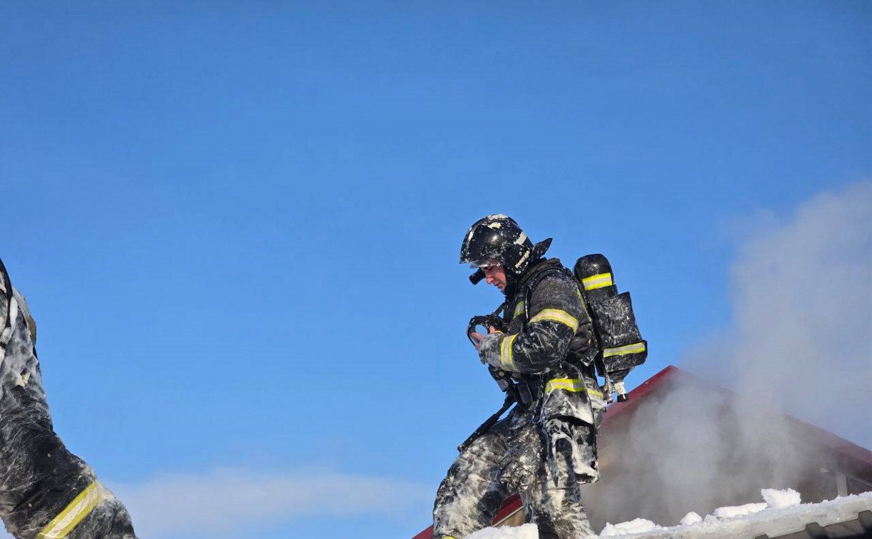 Постройки в Чехове едва не пострадали из-за пожара в частном доме