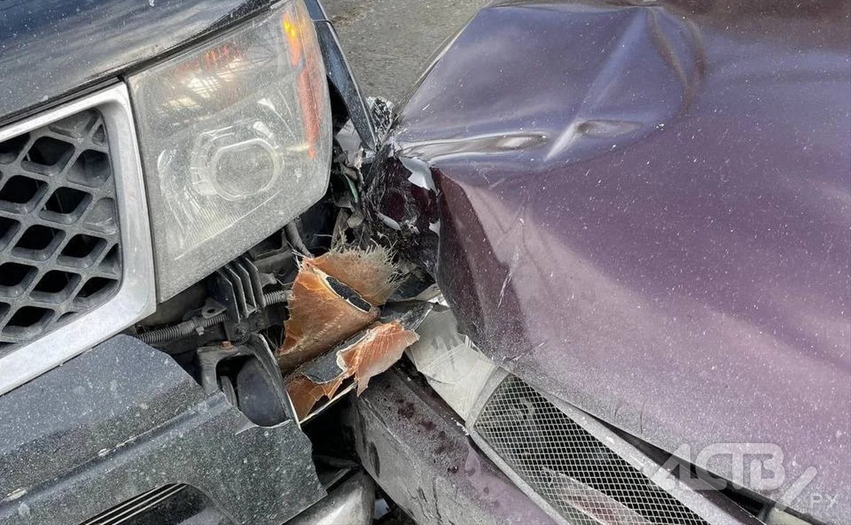 Очевидцев столкновения седана и внедорожника ищут в Южно-Сахалинске