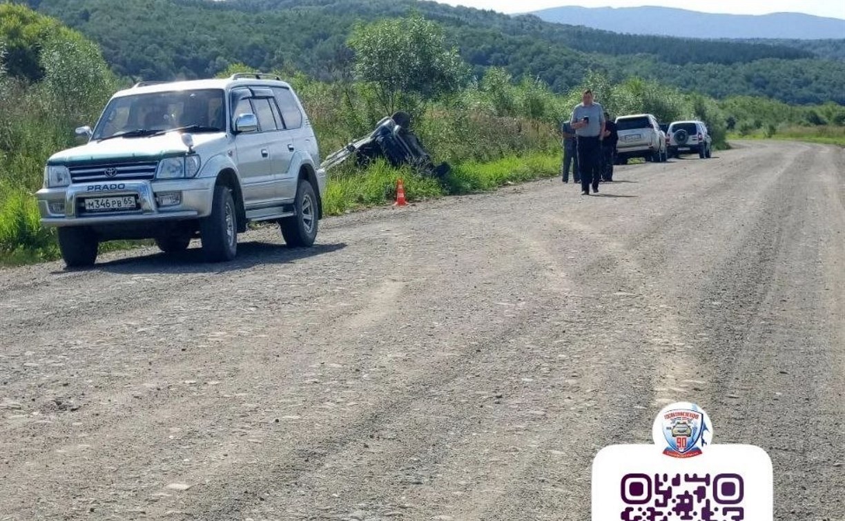 Отлетело колесо: на Сахалине опрокинулся внедорожник, пострадал пассажир 