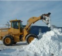 Самосуд над водителем погрузчика, убирающим снег в одном из дворов Южно-Сахалинска, чуть не устроили жильцы