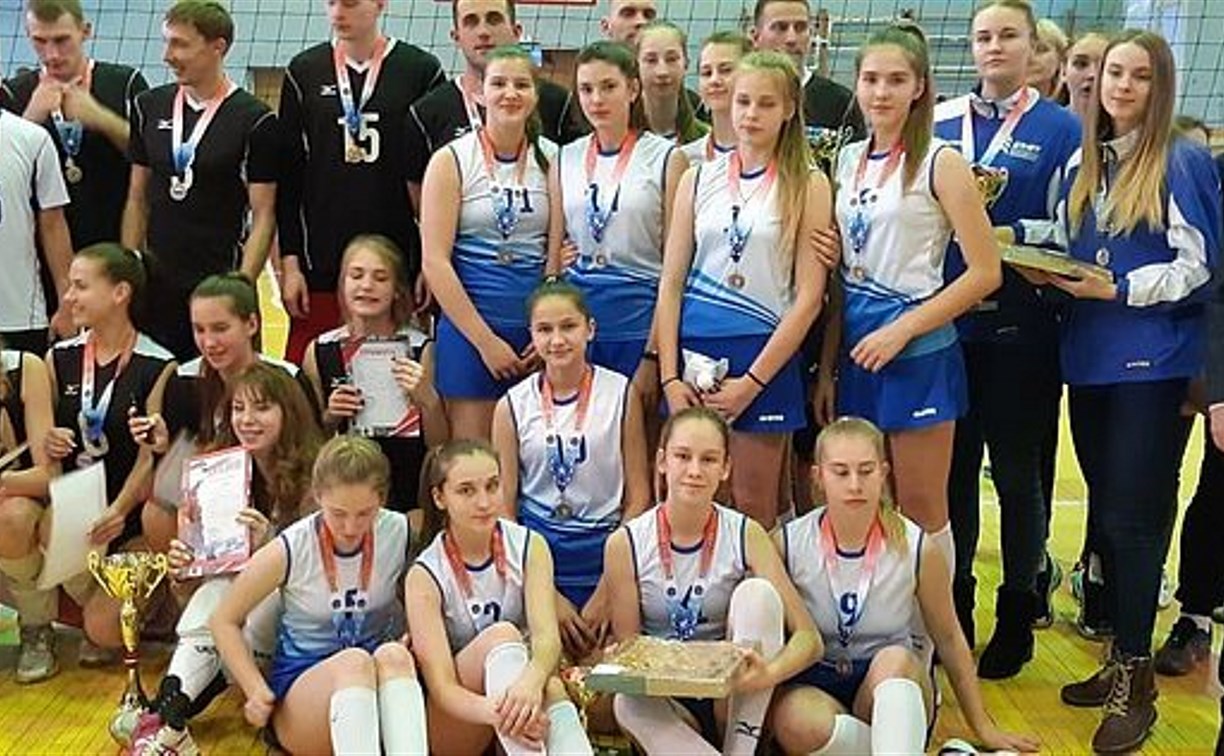 Волейболистки Сахалина получили бронзовые награды во Владивостоке