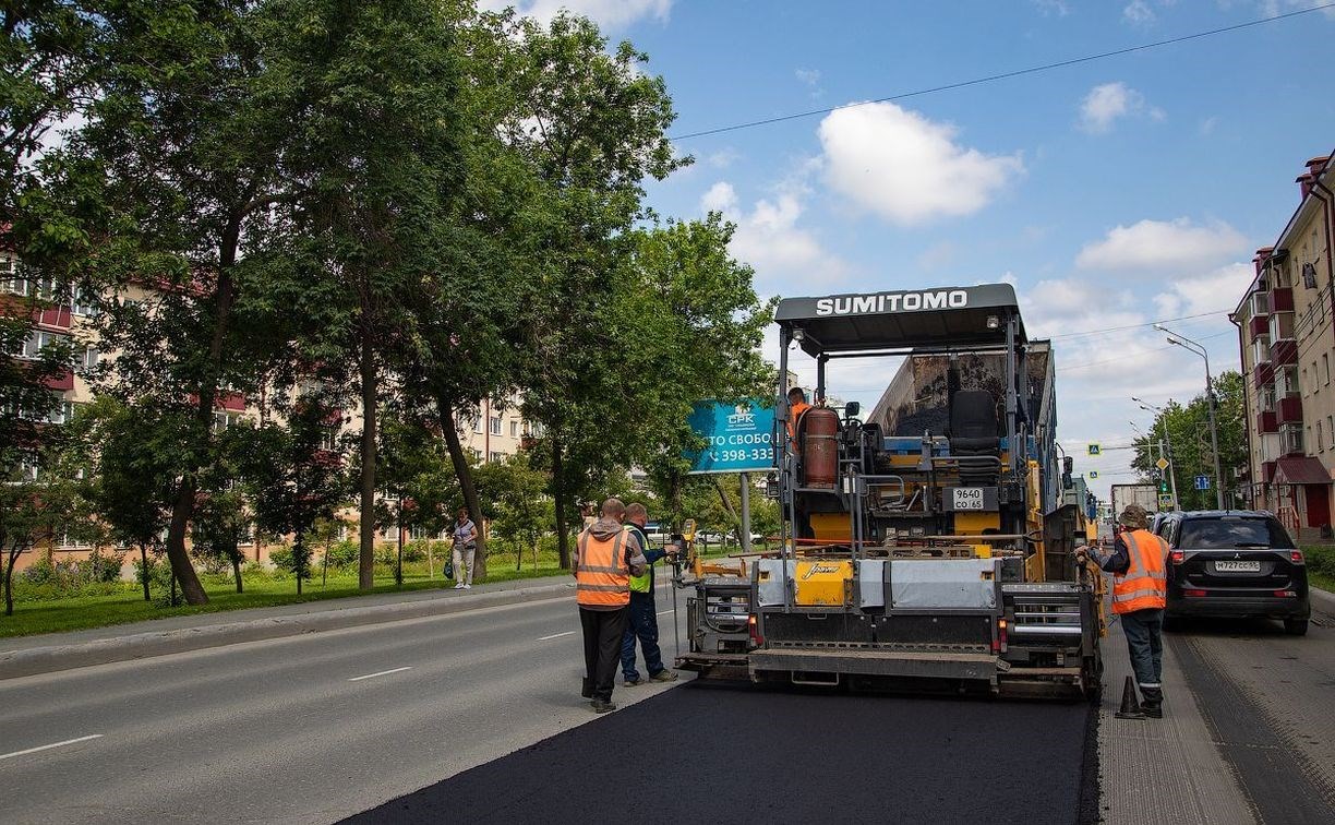 33 тысячи квадратных метров дорожного полотна уже отремонтировали в Южно-Сахалинске