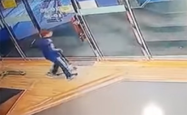 В Южно-Сахалинске нашли укравшего самокат мальчика В Южно-Сахалинске нашли укравшего самокат мальчика