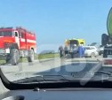 Один универсал искорёжен, второй – в кювете: на корсаковской трассе произошла авария