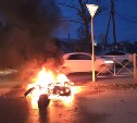 В Южно-Сахалинске возле метеостанции загорелся мокик