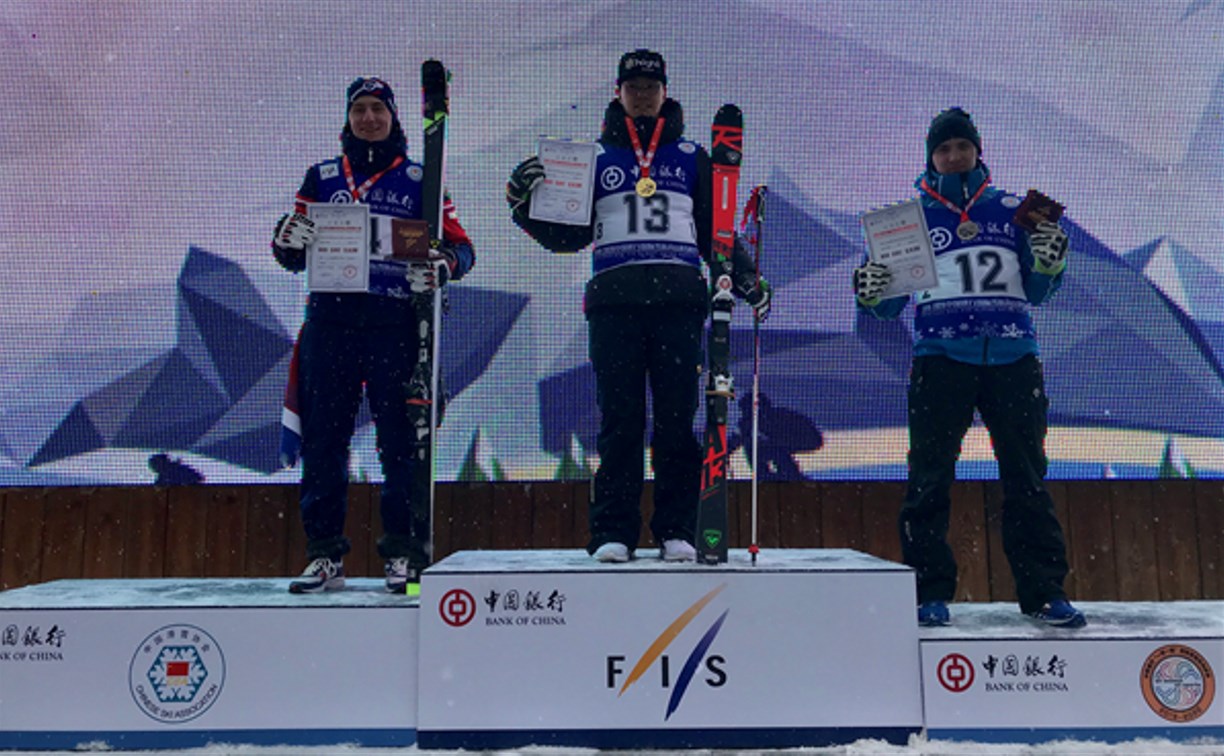На международных соревнованиях по горнолыжному спорту сахалинец занял третье место