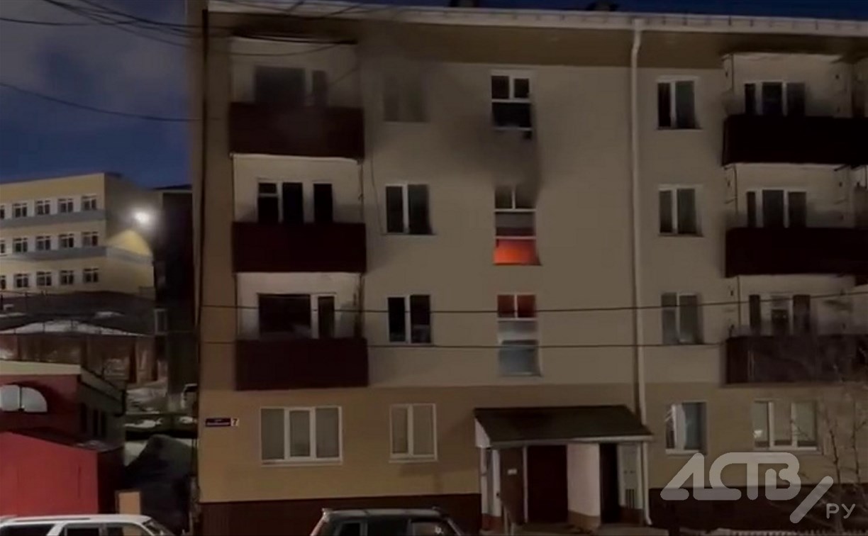 Несколько домов остались без света из-за горящего электрощитка в Долинске