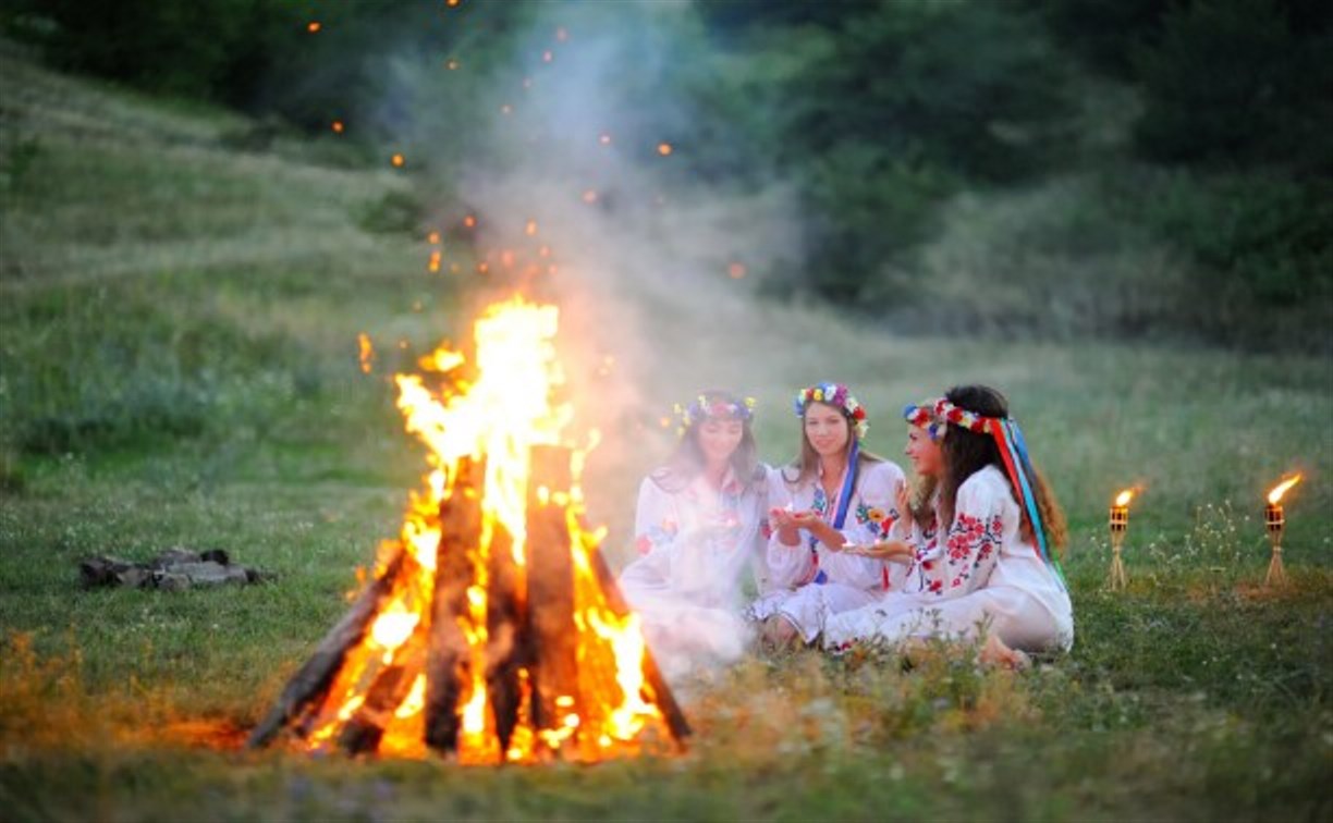 Сахалинцев приглашают плести венки и водить хороводы в месте силы