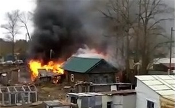 В Новоалександровске из горящего дома эвакуировали людей