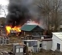 В Новоалександровске из горящего дома эвакуировали людей