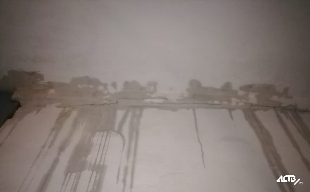 Жилой дом затопило в Корсакове