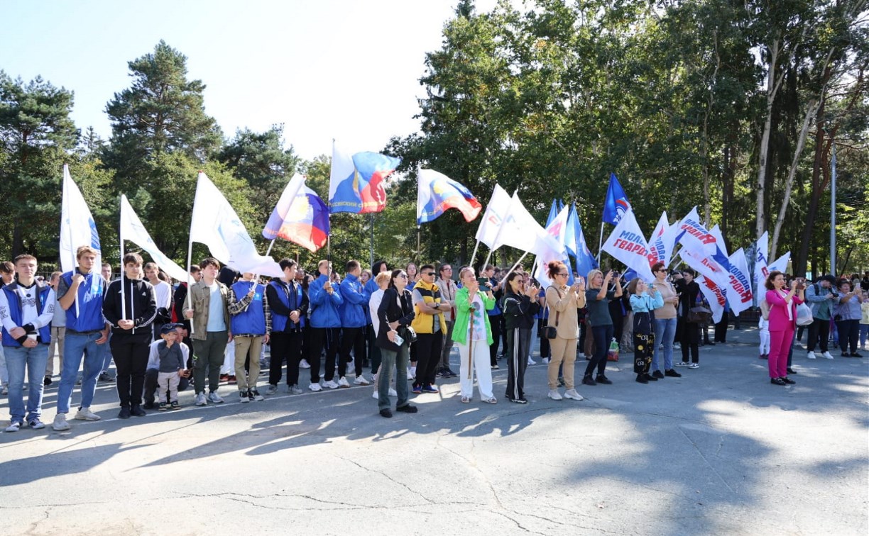 Сотни жителей Южно-Сахалинска пришли на концерт в поддержку новых регионов России