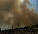 Дымовая завеса нависла над сахалинским побережьем после крупного пожара